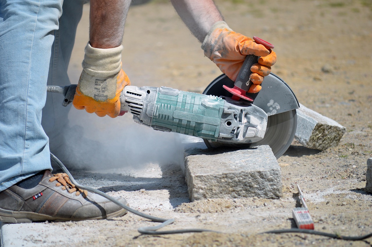 Caring for an Outdoor Kitchen Countertop in Dust and Heat